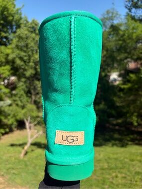 UGG Bright Green Suede Classic Boot size 9, New